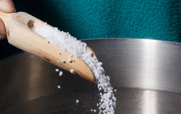 how often to rinse with salt water for toothache