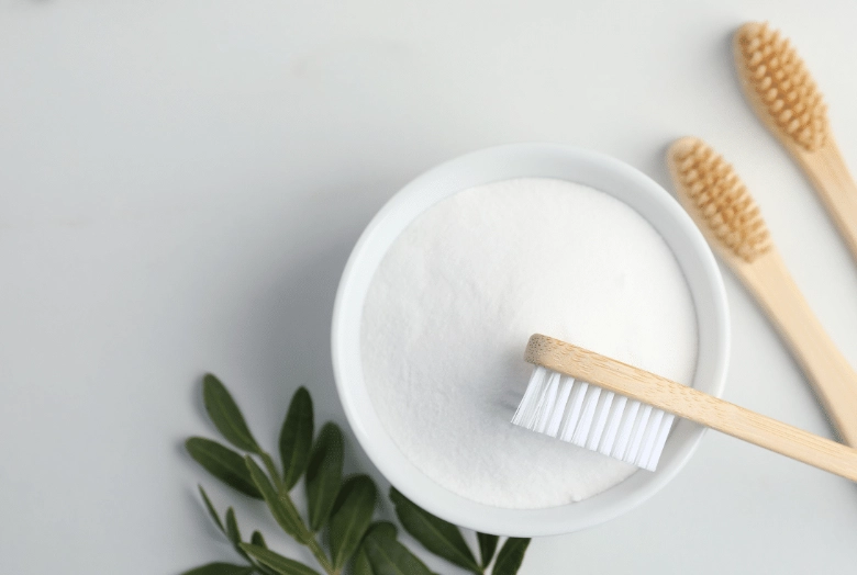 whiten teeth naturally