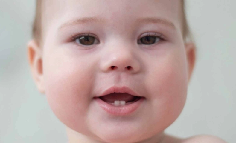 how to soothe teething baby