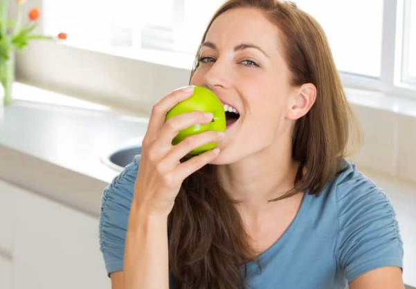 how to whiten teeth naturally