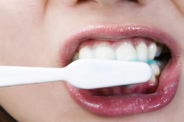 how to whiten teeth naturally
