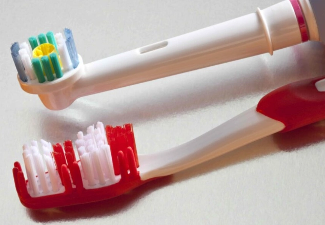 Electric vs Manual Toothbrush: Which Is Better for Your Teeth?