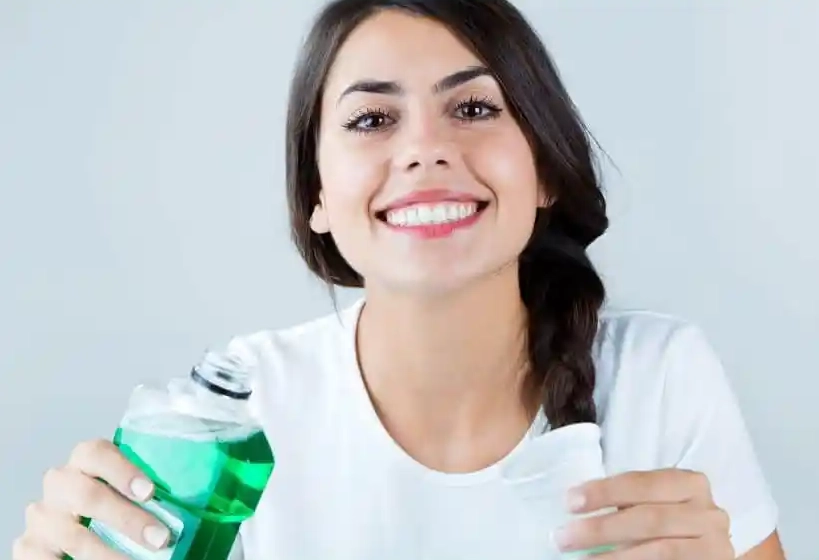 Natural Mouthwash for Bad Breath: DIY Recipes & Expert Tips
