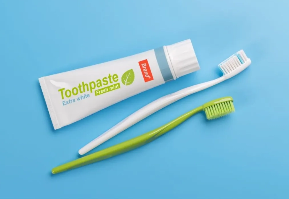 how to use desensitizing toothpaste